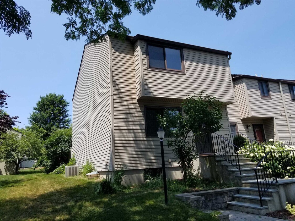 8 Knightsbridge, Poughkeepsie, NY 12603 Townhome Rentals in