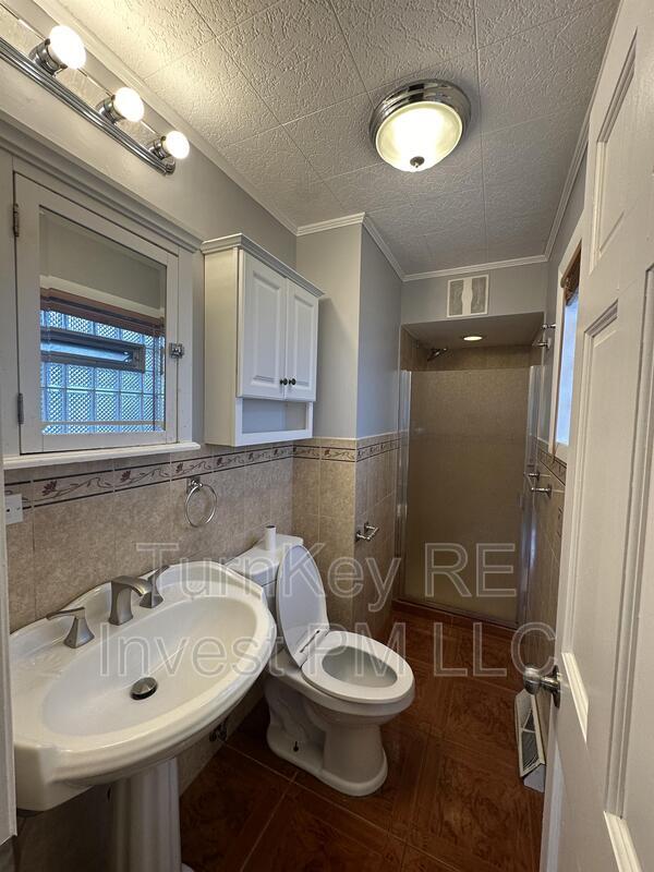 Foto del edificio - 923 W 187th St