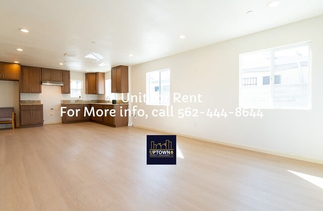 Building Photo - Townhome - 3 Bedrooms-2.5 Baths - Los Ange...