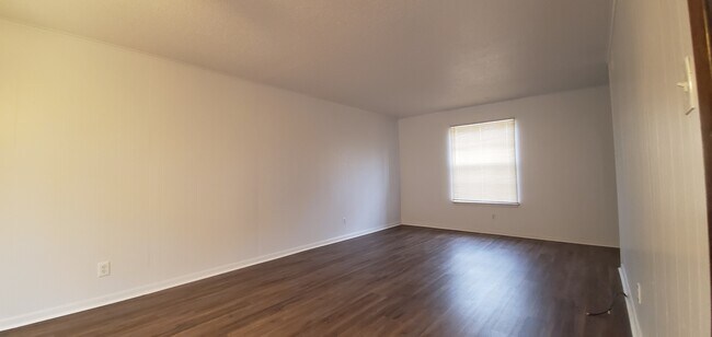 Building Photo - 618 Brierly Dr