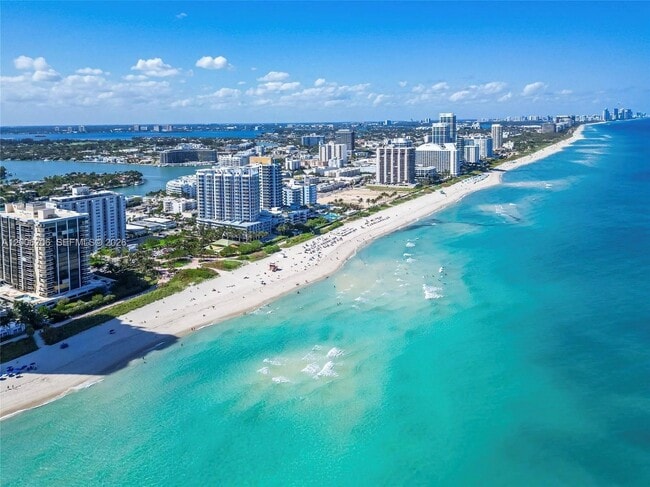 Foto del edificio - 6515 Collins Ave