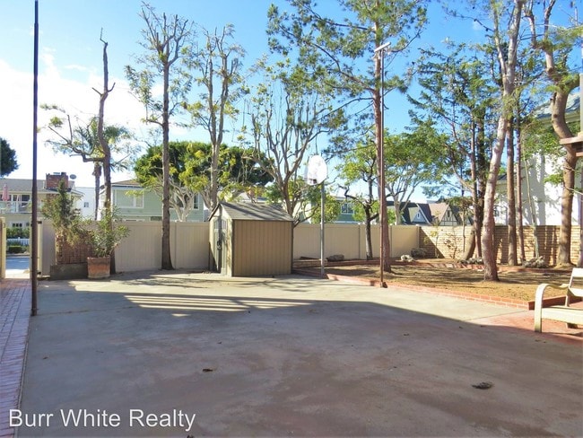 Building Photo - 1606 E Balboa Blvd