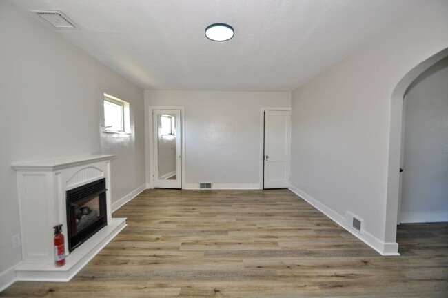 Building Photo - NEWLY RENOVATED 3 BEDROOM BEAUTY AVAILABLE...