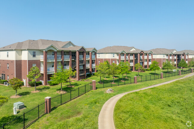 Building Photo - The Greens on Aspen