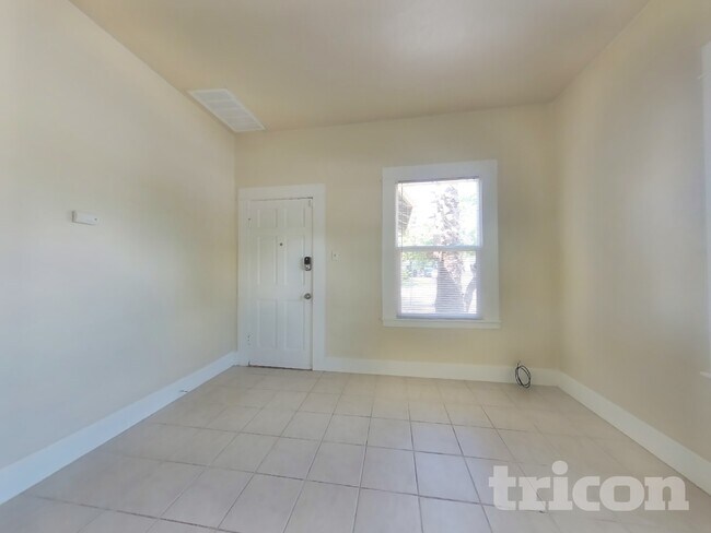 Building Photo - 803 Chestnut St