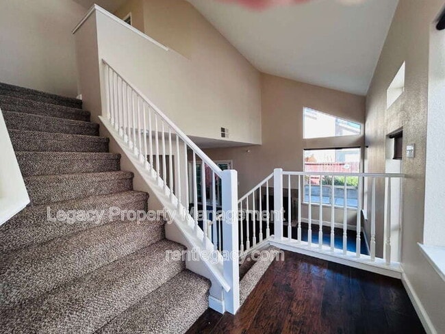Foto del edificio - 232 Redstone Cir