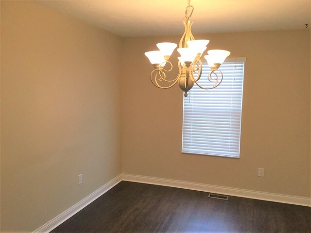 Foto del edificio - 10400 Lynchburg Drive