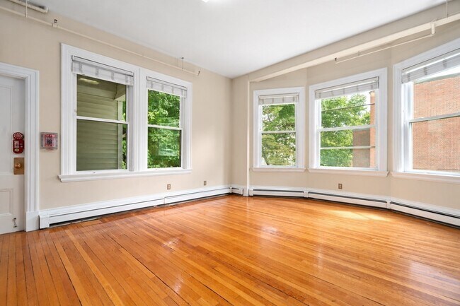 Building Photo - 15 Maple Terrace
