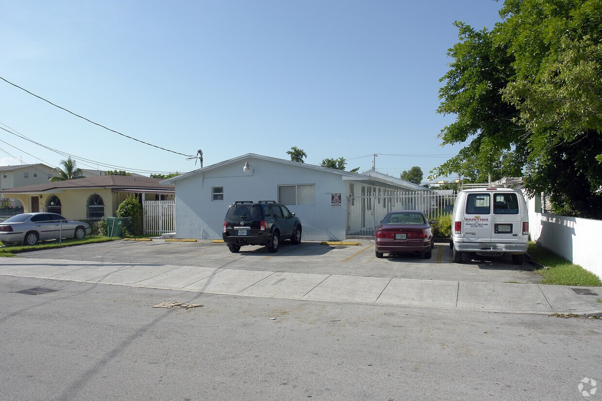 Foto del edificio - 10860 SW 3rd St