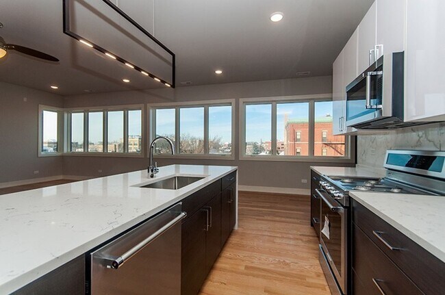 Foto del edificio - 1639 W Grand Ave