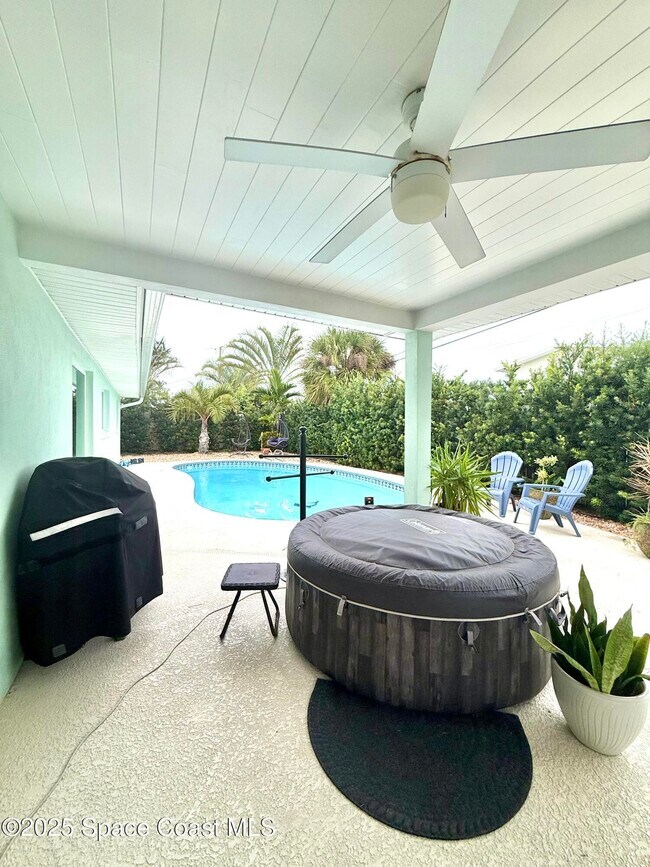 Building Photo - 537 Royal Palm Blvd