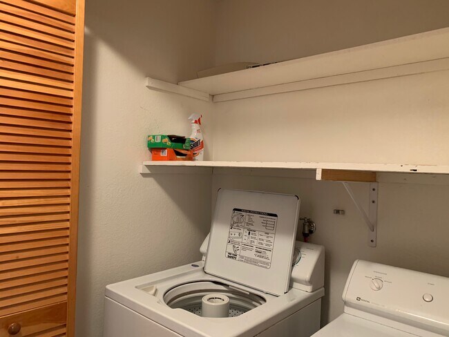 Foto del edificio - 5070 Valley Crest Dr