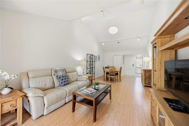 Foto del edificio - 1626 Brookhouse Dr