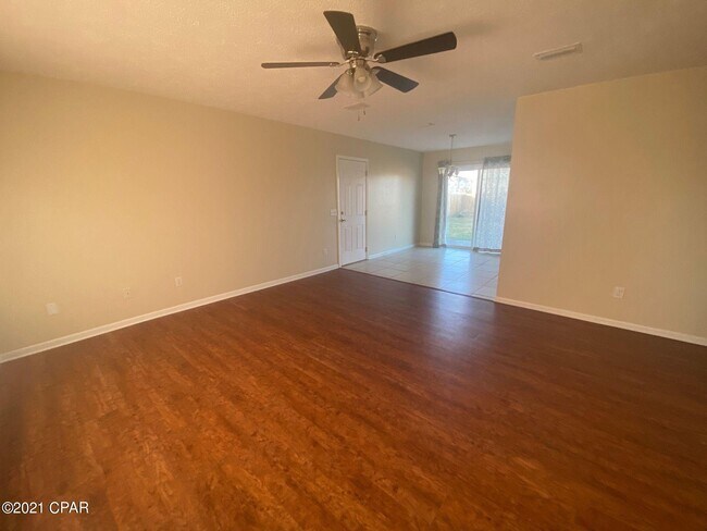 Foto del edificio - 610 E Pine Forest Dr