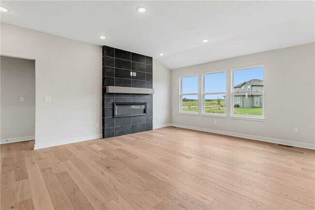 Foto del edificio - {17756} Brand New Reverse 1.5 + Finished Basement + Community Pool