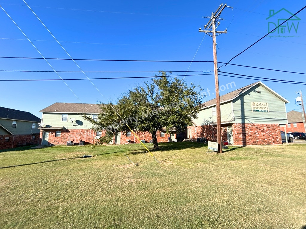 Building Photo - 807 W Walnut St