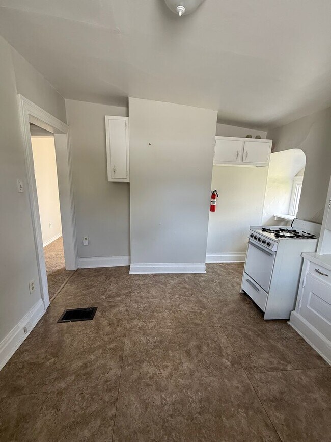 Photo - 1 Bed 1 Bath in Swissvale Apartment