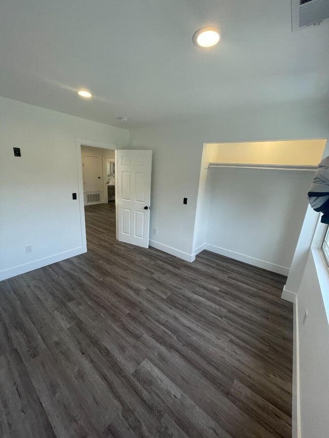 Building Photo - 2530 Francisco Blvd