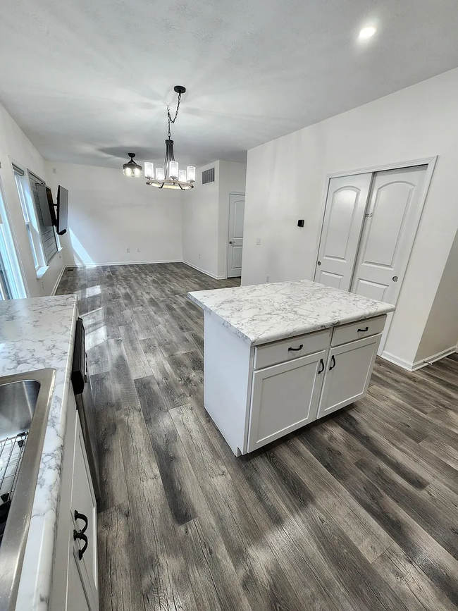Building Photo - 4812 Jessica Suzanne Dr