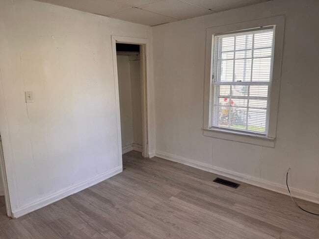 Foto del edificio - 524 Hardwick Ave