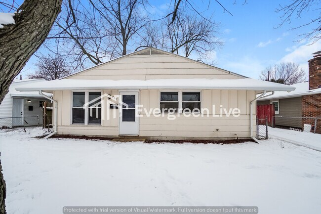 Building Photo - 212 E Alcott Rd