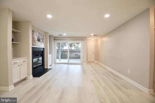 Building Photo - 6908 Sandra Marie Cir