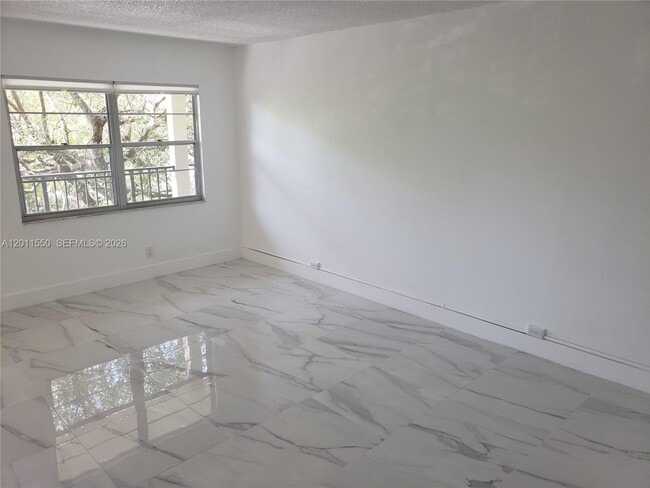 Foto del edificio - 13255 SW 7th Ct