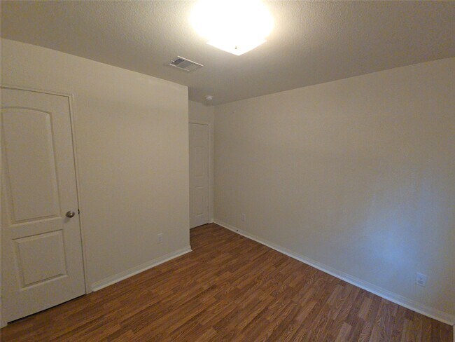 Building Photo - 2303 Golden Brandy Ln