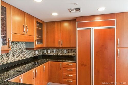 Foto del edificio - 19400 Turnberry Way