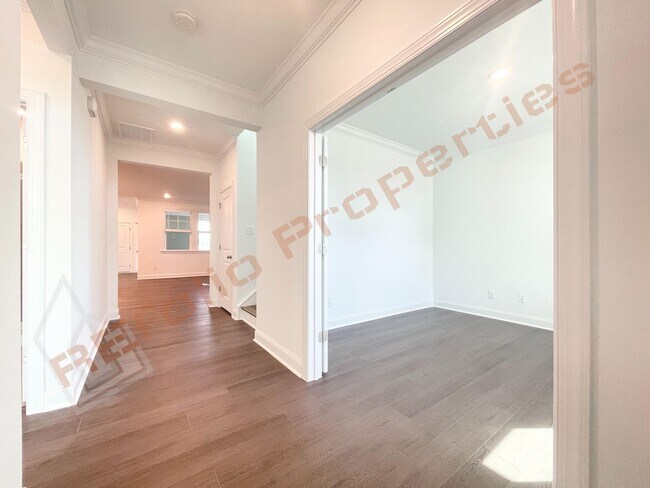 Foto del edificio - Beautiful Brand New 4 Bedroom, 3 Bathroom ...