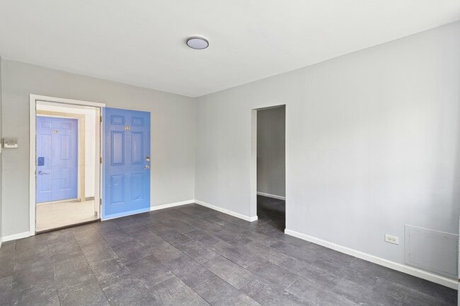 Building Photo - 6228 S Western Ave