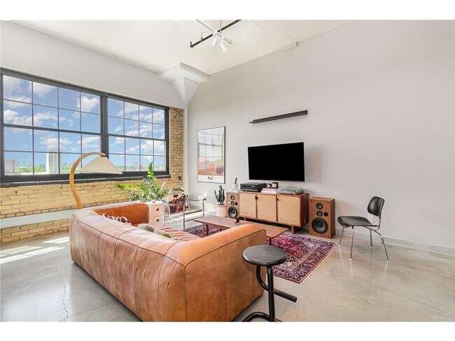 Foto del edificio - 730 Stinson Blvd NE