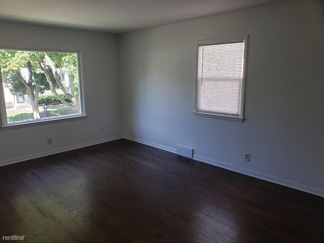Building Photo - 3 br, 1 bath Duplex - 5862 N 65th St  dupl...