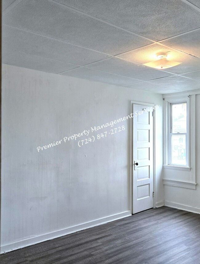 Building Photo - 415 N Main St