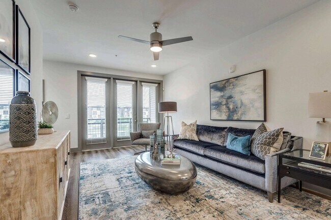 Foto del edificio - 4020 McEwen Rd