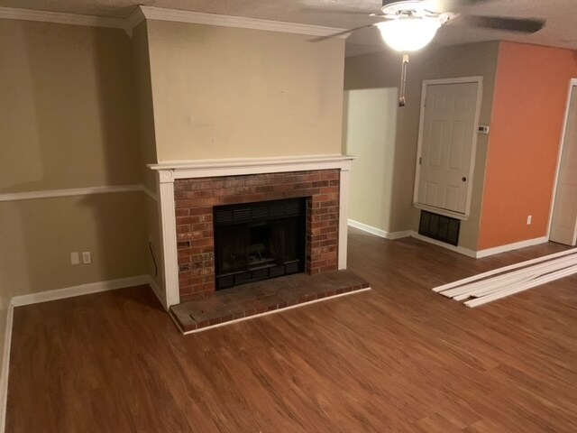 Living room - 409 Old Mayhew Rd