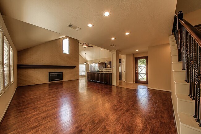 Building Photo - 2303 Cherry Bend Dr