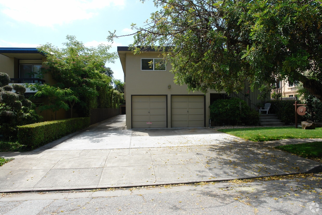 Primary Photo - 18 Hayward Ave
