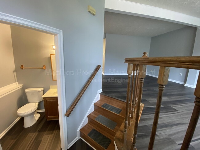 Building Photo - 300 Cross Ridge Ct