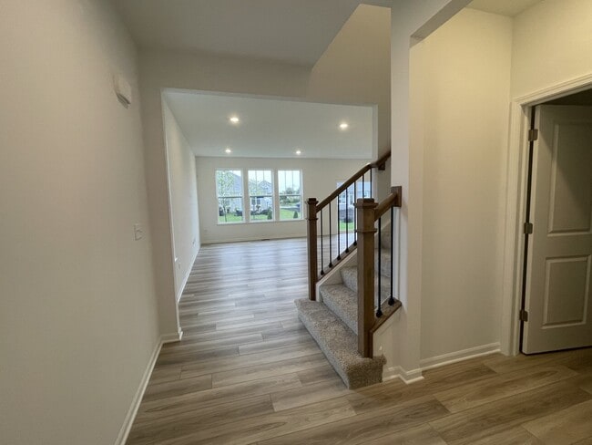 Building Photo - 25550 W Maurice Ln