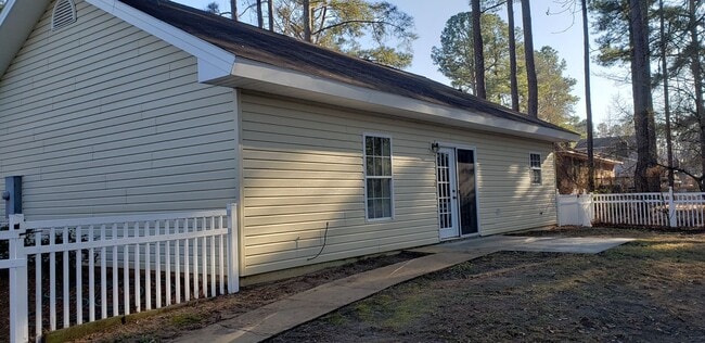 Building Photo - 11540 Pinecroft St