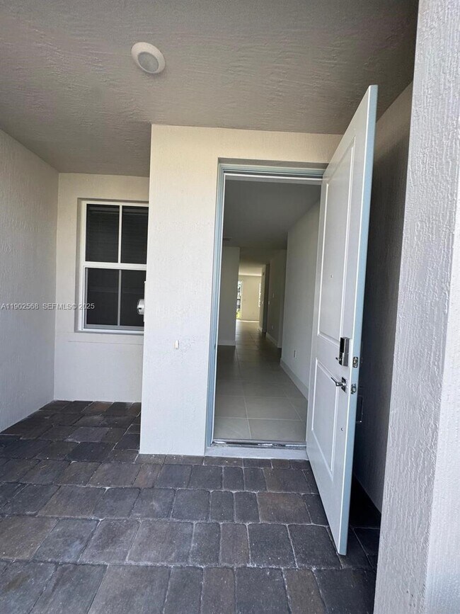 Foto del edificio - 17108 SW 2nd Cir