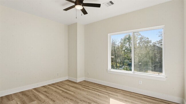 Foto del edificio - 1313 Knight St