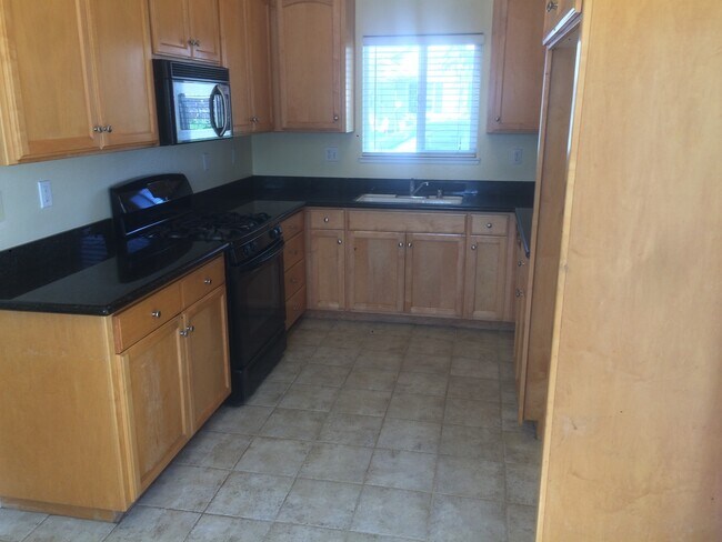 Building Photo - Great Home in Established Neighborhood