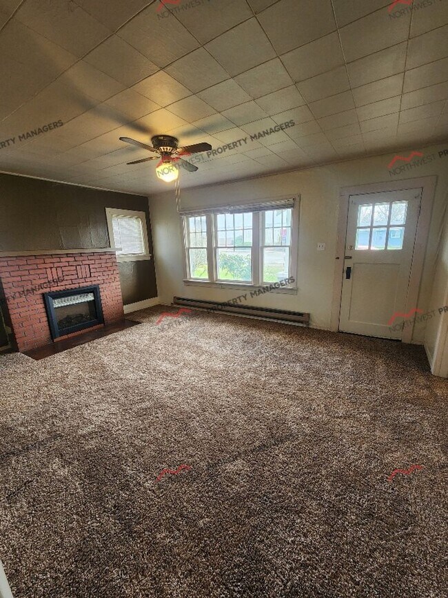 Foto del edificio - STATUS: *RENTED* | R209A | $1795