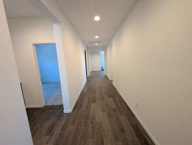 Foto del edificio - 4 Bedroom 3 Bathroom Parkside Los Cielos Home