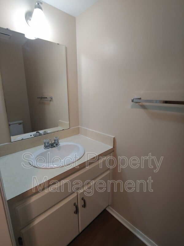 Building Photo - 2310 Versailles Village Pl