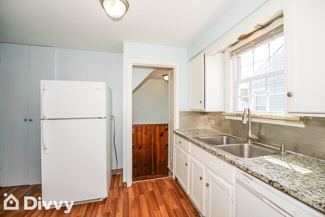 Building Photo - 14611 Bartter Ave