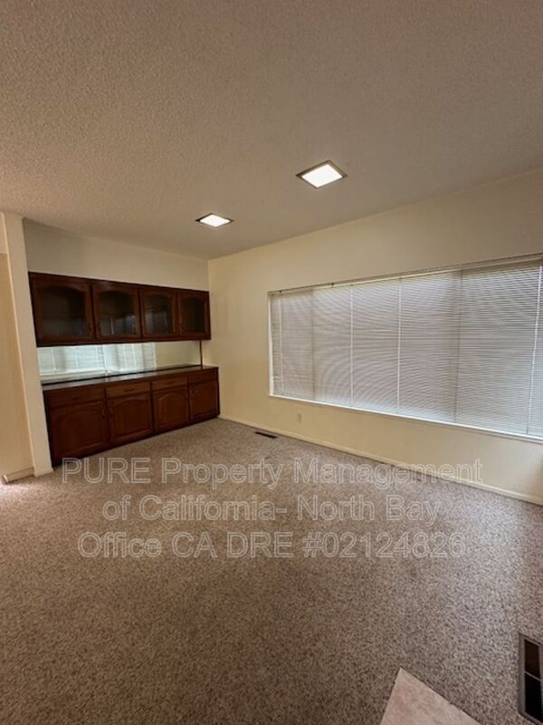 Building Photo - 3725 Evergreen Rd