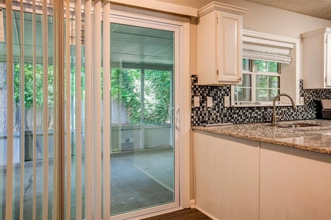 Building Photo - 4940 Tanners Spring Dr